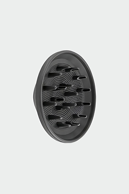 HairD | DIFUSOR HairD | DIFUSOR Diseñado para distribuir el aire de manera uniforme alrededor de tus rizos, el difusor simula el secado natural, ayudando a reducir el encrespamiento y definir rizos y ondas.